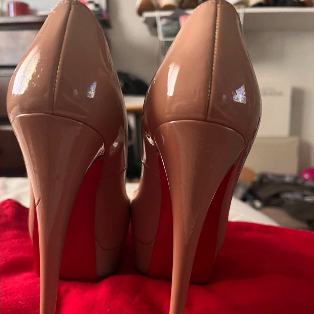 Red Bottoms - Picture 3 of 7